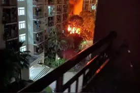 刚开学！高校宿舍凌晨起火！学生穿睡衣逃离图片