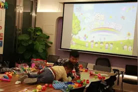 美国心理学家研究表明：家长买的玩具越多，孩子长大后越“笨”图片