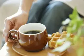 痛风患者可以喝咖啡吗？会降酸还是诱发痛风图片