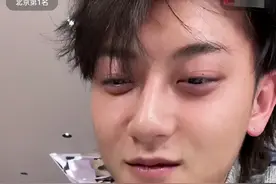黄子韬表白IU遭韩网群嘲，网友直呼丢脸，偶像不可以公开示爱？图片