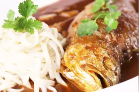 饭店厨师教你做招牌家烧黄鱼，简单易学味道鲜美，吃过的都说好！视频封面