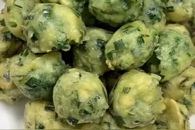 豆腐、韭菜新吃法，做成丸子金黄酥脆口感棒极了图片