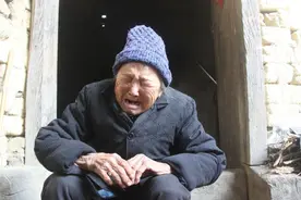 “活得久害后人”，9旬老太的话揭示人生残酷：养老离不开钱图片