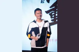 40岁谢霆锋穿运动装，造型酷似20岁，这5组搭配展露不同魅力图片