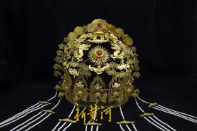 济南90后小伙沉迷制作古代首饰，一顶明清诰命冠耗时一年，售价达十万图片