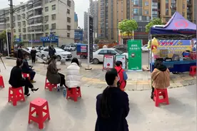三次组织“拼团”献血  阳逻两位爱心市民获首个“武汉热血宣传员”荣誉图片