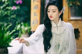 凭《司藤》走上巅峰！导演李木戈再出力作，男主人设是“吸血鬼”图片