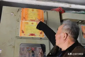 安徽省界首居民捡到3名弃婴，为呵护他们长大，他让亲生儿子早早外出打工！如今男孩已经入伍，女孩成绩优异图片