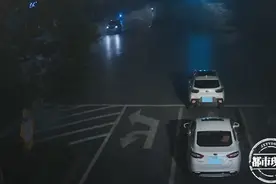 新余：绿灯了小车却不走，后车司机上前查看，吓得赶紧报警图片