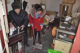 为什么在老人房间或者从身边经过，往往会闻到特殊的气味？医生说图片