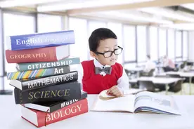 战友父亲被赶出家门，我接回去照顾，结婚时老爷子却给我出了难题图片