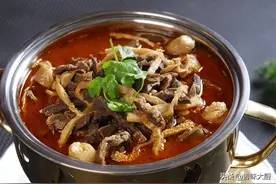 火锅——主题火锅，主要是鱼、鸭、牛肉为主材的火锅等图片