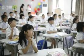 重庆实施小学课后延时服务，义务教育收费遭质疑图片