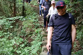 台州市黄岩区头陀镇飞鹰道，半空走廊挂山壁，满山故事谱传奇图片