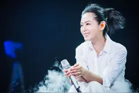 刘若英和王宝强私下真实关系曝光，网友都表示这对姐弟真会藏图片