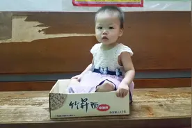 宝贝女儿小时候图片