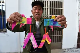 旧报纸做出“罕见”玩具，80岁老人自编广告词，一天卖出300多个图片