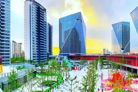 上海市中心游客数量分布不均：外滩人山人海，前滩却非常清静图片