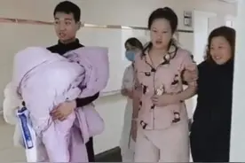 最“霸气”产妇火了，分娩完自己走回病床，网友：勇士凯旋归来图片