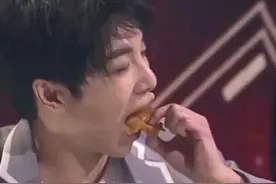 华晨宇录《王牌》自带零食？看清是啥后，唯一买得起的同款图片