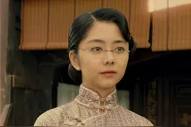 《理想照耀中国》的一个角色登上热搜，扮演者谭松韵却被观众群嘲图片