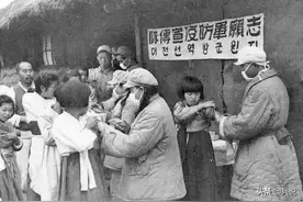志愿军惊讶发现，雪中居然聚集跳蚤苍蝇，军医高度警觉图片