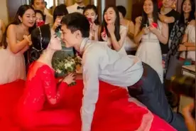 闺蜜藏鞋藏得好，新郎伴郎当场发飙，新娘：“对不起，她没分寸”图片