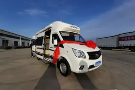 嵘野首款自行式房车“景诗”正式上市，首发价格29.98万图片