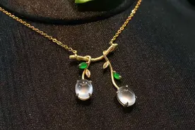 项链是成为精致女人的开始，气质爆灯全靠它，在脖间更具个性之美图片