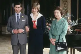 40年前，戴安娜穿着水手服青涩可爱，准儿媳见女王婆婆乖巧又懂事图片