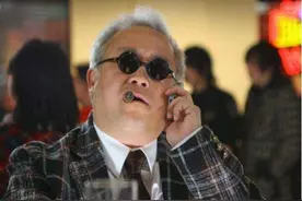 她是曾志伟的女儿，不结婚也没有孩子，47岁的她脸上皱纹越发明显图片