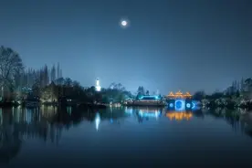 江苏扬州：“月亮城”传统景点回归，夜旅游魅力绽放图片