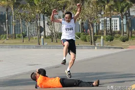 中国单反大爷之马拉松现实版图片
