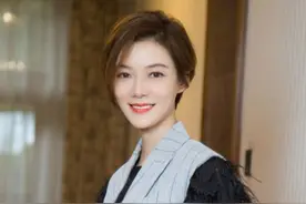 当车晓留着一头长发，终于明白脸偏长的女人，为什么还是短发好看图片