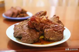 大厨教你在家怎么卤牛肉？配料简单又家常，轻松在家卤牛肉图片