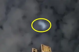山西太原夜空出现“龙游”奇观！发光体盘旋，清晰可见，是什么？图片