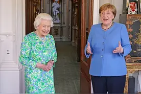 英女王和默克尔最后一次会晤！女王鱼尾绿裙超美，默克尔裤装霸气图片