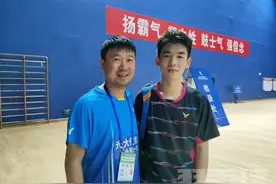 孙俊父子携手羽超作战，三年成长孙文骏不怕高手怕采访图片