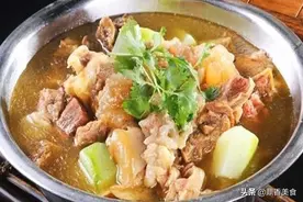 炖羊肉时，切记要放3种料，大厨：放对了，羊肉不腥不膻又鲜香图片