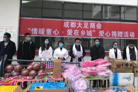 成都大足商会监事长欧邦禄一行爱心人士赴我县进校园捐赠助学图片