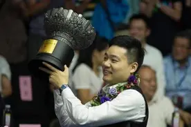丁俊晖霸气19冠！世锦赛夺冠将成大满贯，球迷特殊礼物让他不孤独图片