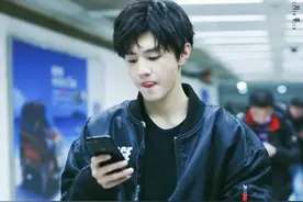 陈哲远这个小嘴唇是认真的吗？是要让我们奶一口？过来我抱抱你图片