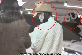 任嘉伦与老婆罕同框，开豪车当老实跟班，女方商场狂买不停超开心图片