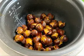 我家糖炒栗子从不买，有电饭锅就能做，1秒剥皮，香甜软糯超好吃图片