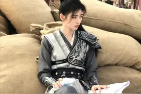 鞠婧祎新剧“女将军妆”曝光：这是去战场打仗，还是cos漫展？图片