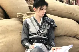 鞠婧祎新剧“女将军妆”曝光：这是去战场打仗，还是cos漫展？图片