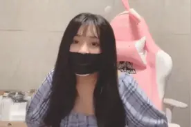 蓝洞给小团团定制衣服后，呆妹证明自己一姐，为讨好观众尽显卑微图片