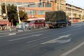 现在还在提“正黄旗”，大妈醒醒图片