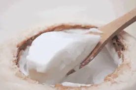 椰汁才是奶茶的最好替代品，成分简单安全，让你夏日清爽又美丽图片