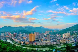 四川万源市七普数据：乡镇表现平平，白沙镇常住人口2.3万人图片